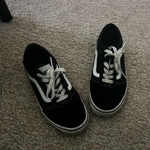 Men’s size 4 / women’s 5 black vans great condition